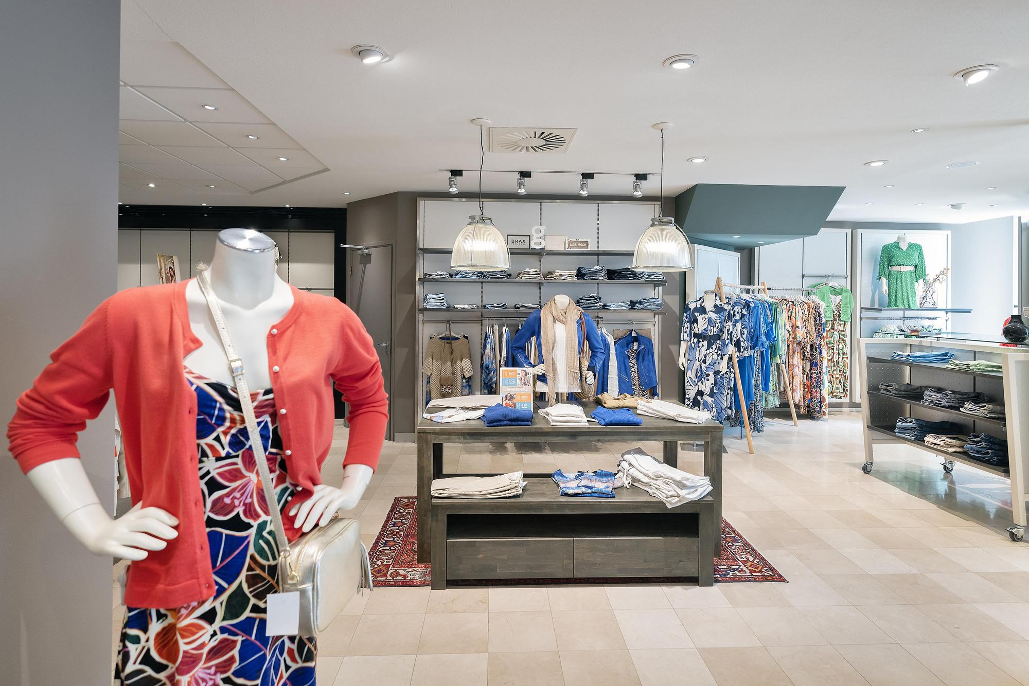 Vastenhoven Mode in Haarlem werd in de 19de eeuw geopend en overleefde oorlogen en corona. We focussen op persoonlijke aandacht en hebben een ruime collectie Haarlems Dagblad